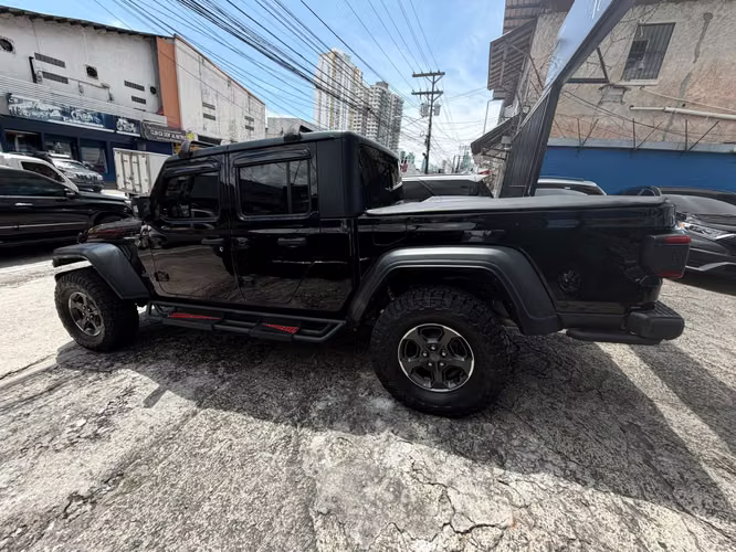 JEEP GLADIATOR RUBICON AÑO 2023 AUTOMATICA 4X4 FULL EXTRAS UNICO DUEÑO COMORADA EL AUTO STAR - Imagen 5