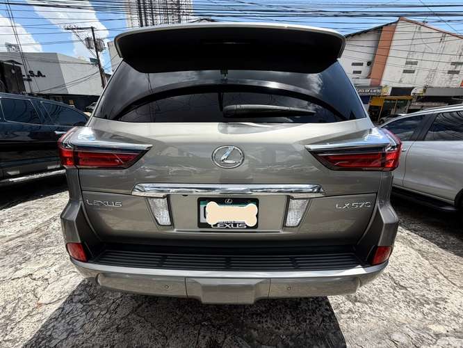 LEXUS LX570 AÑO 2017 AUTOMATICA 4X4 FULL EXTRAS CON SUN ROOF UNICO DUEÑO