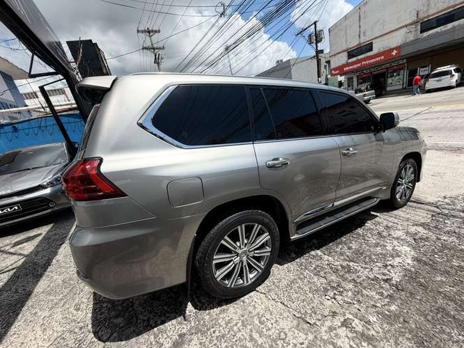 LEXUS LX570 AÑO 2017 AUTOMATICA 4X4 FULL EXTRAS CON SUN ROOF UNICO DUEÑO
