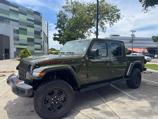 Vendo Jeep gladiator Mojave