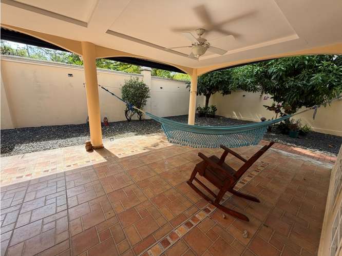 SE VENDE AMPLIA CASA ANCON LAS HUACAS RAINFOREST VILLAS 523M  2 PISOS