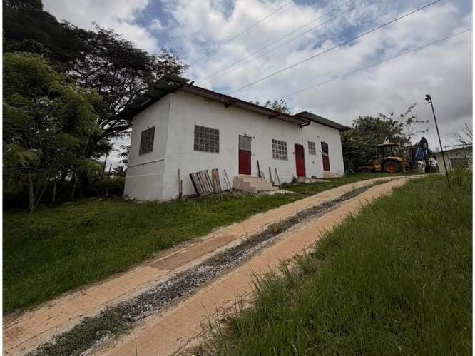 SE VENDE FINCA GANADERA 8.8 HECTAREAS EN CHORRERA LAS MENDOZA