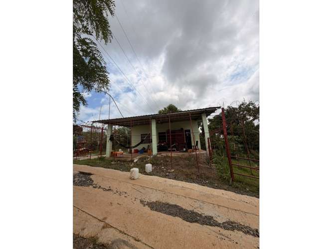CHORRERA / LAS MENDOZA / 8 HECTAREAS / FINCA GANADERA / CON GALERAS