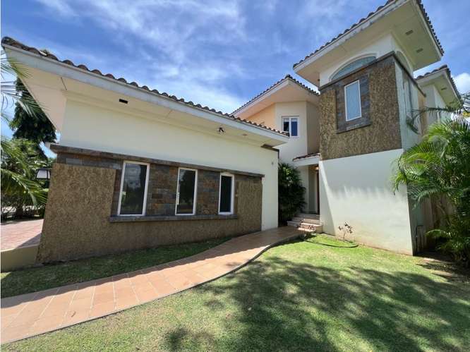 SE VENDE CASA TUCAN COUNTRY CLUB 521mts 765K