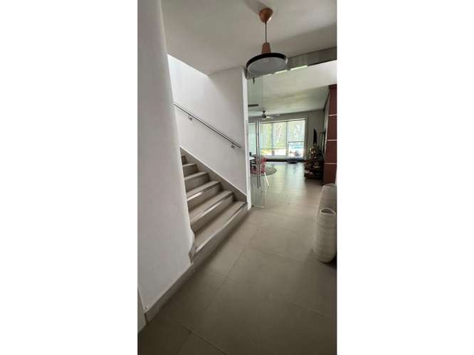 BETANIA / LOS ANGELES / 484M / 4 HABITACIONES / 4 PARKING / 2 NIVELES