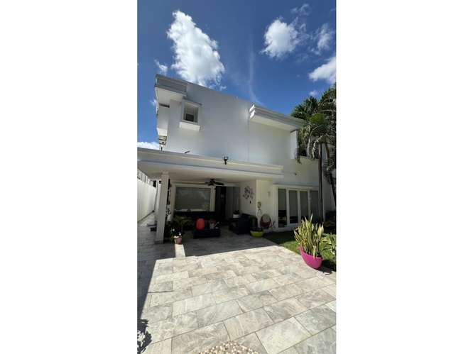 BETANIA / LOS ANGELES / 484M / 4 HABITACIONES / 4 PARKING / 2 NIVELES