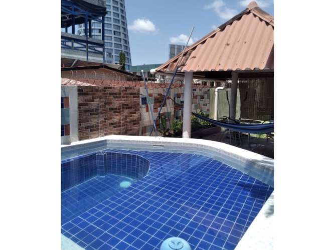 BETANIA / LOS ANGELES / 470M / 3 HABITACIONES / 3 PARKING / PISCINA