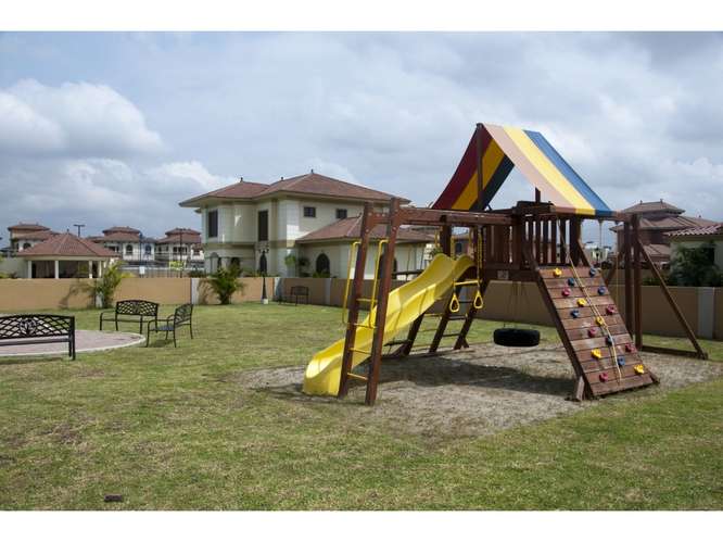 COSTA SUR / EL DORAL / 351M / 4 HABITACION / VACIA / ESTENAR PREVENTA