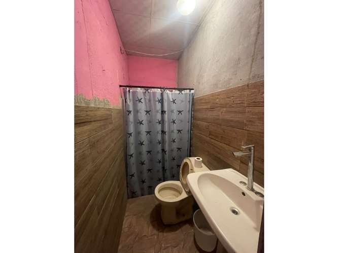 SE VENDE PROPIEDAD 827M EN SAN CARLOS CON 2 CASAS Y DEPOSITO CERCADA - Imagen 4