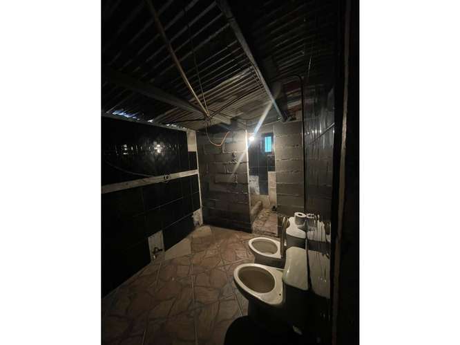 SE VENDE PROPIEDAD 827M EN SAN CARLOS CON 2 CASAS Y DEPOSITO CERCADA - Imagen 15