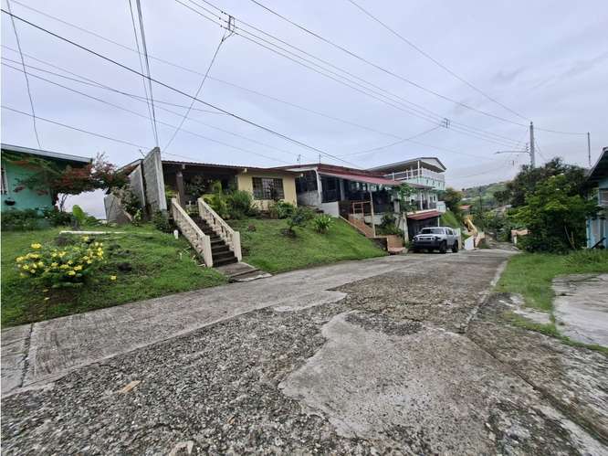 SE VENDE CASA EL CRISOL ALTOS DEL CRISOL 237M 3 HABITACION PATIO