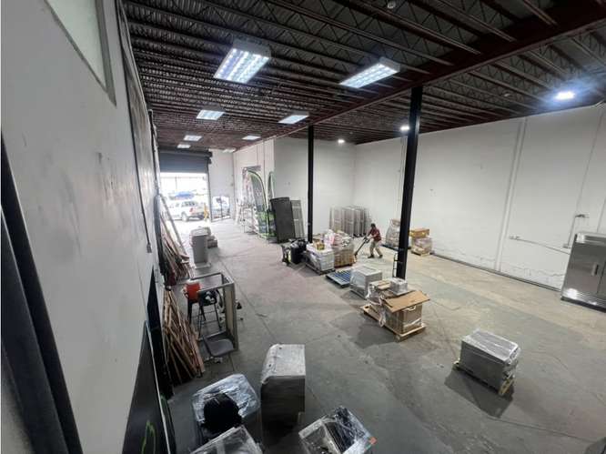 SE ALQUILA COSTA DEL ESTE PARQUE INDUSTRIAL 800M 3 NIVELES 4 OFICINAS