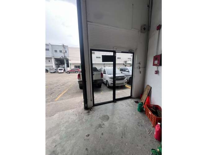 SE ALQUILA COSTA DEL ESTE PARQUE INDUSTRIAL 800M 3 NIVELES 4 OFICINAS