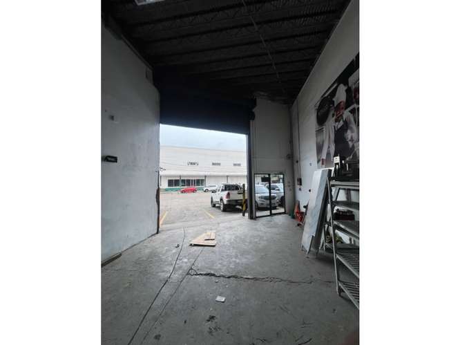 COSTA DEL ESTE / PARQUE INDUSTRIAL / 800M / 3 NIVELES / 4 OFICINAS