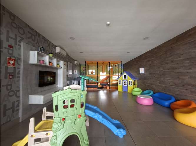 SE VENDE CASA BRISAS DEL GOLF VICTORIA 256M 3 HABITACION PATIO DUPLEX