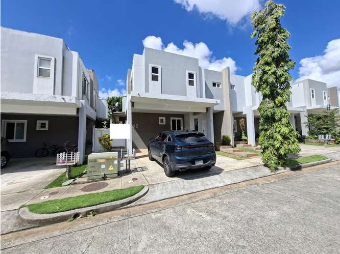 BRISAS DEL GOLF / VICTORIA / 200M / 3 HABITACIONES / PATIO / DUPLEX