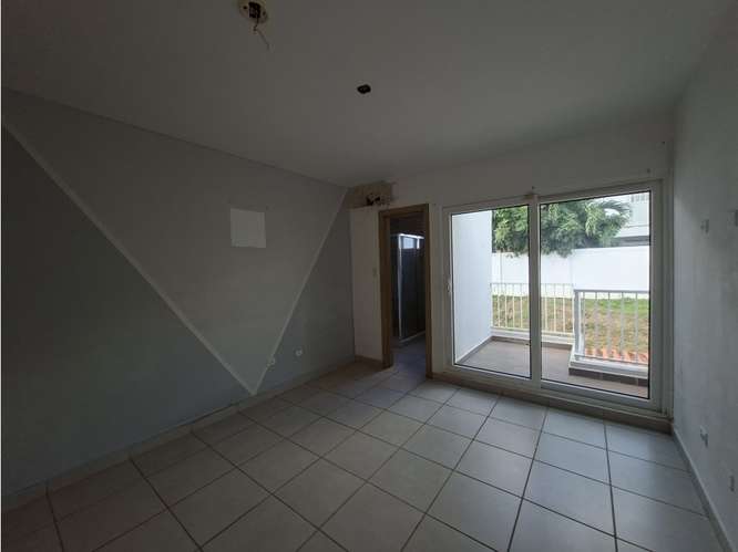 BRISAS DEL GOLF / VICTORIA / 200M / 3 HABITACIONES / PATIO / DUPLEX