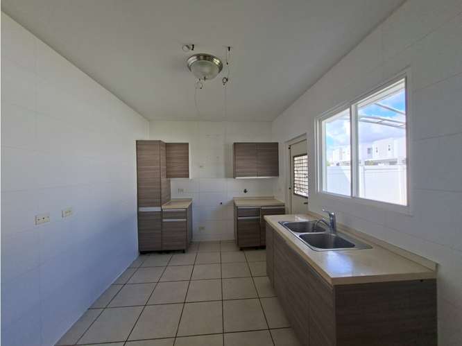 BRISAS DEL GOLF / VICTORIA / 256M / 3 HABITACIONES / PATIO / DUPLEX