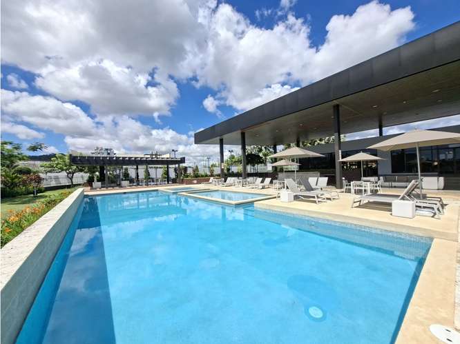 BRISAS DEL GOLF / VICTORIA / 256M / 3 HABITACIONES / PATIO / DUPLEX