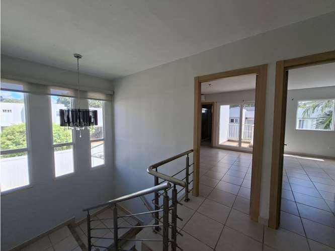 BRISAS DEL GOLF / VICTORIA / 256M / 3 HABITACIONES / PATIO / DUPLEX