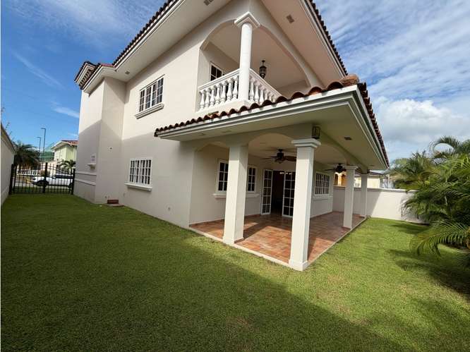 SE VENDE CASA ANCON LAS HUACAS RAINFOREST VILLAS 450M 4 HABITACIONES