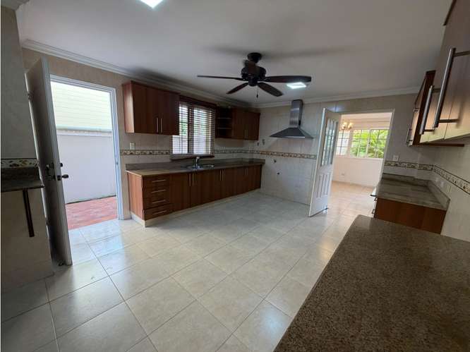 SE VENDE CASA ANCON LAS HUACAS RAINFOREST VILLAS 450M 4 HABITACIONES