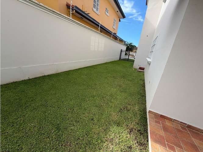 ANCON / LAS HUACAS / RAINFOREST VILLAS / 450M / 4 HABITACIONES