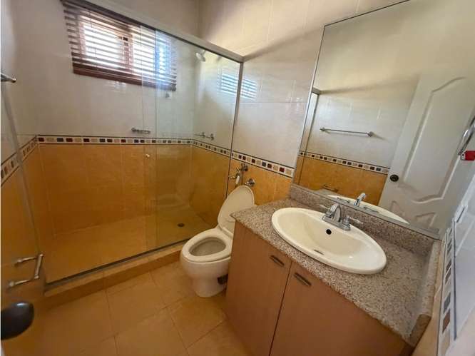 ANCON / LAS HUACAS / RAINFOREST VILLAS / 450M / 4 HABITACIONES