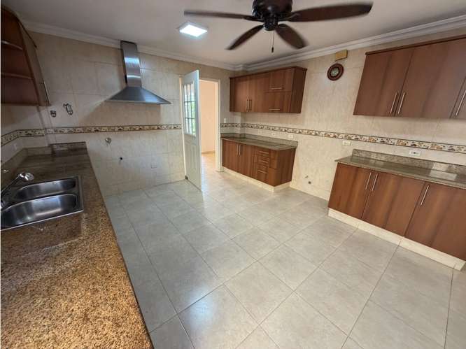 ANCON / LAS HUACAS / RAINFOREST VILLAS / 450M / 4 HABITACIONES