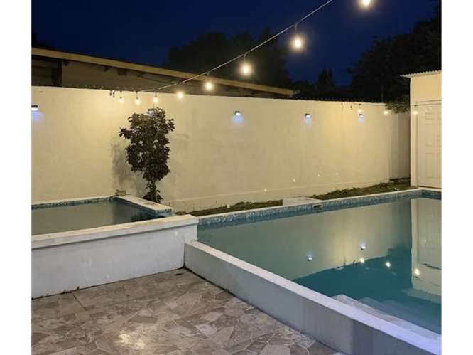 SE VENDE CASA 600M EN CHAME GORGONA CON  PISCINA Y JACUZZI CERCADA