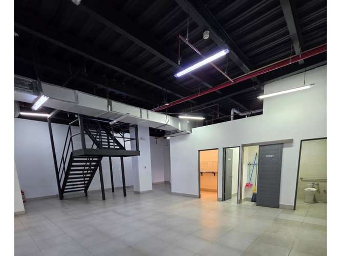 SE ALQUILA OFIBODEGA PLAZA DEL ESTE CENTER 398M DIVISIONES 2 NIVELES