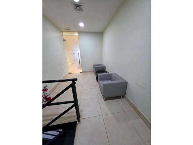 SE ALQUILA OFIBODEGA PLAZA DEL ESTE CENTER 398M DIVISIONES 2 NIVELES