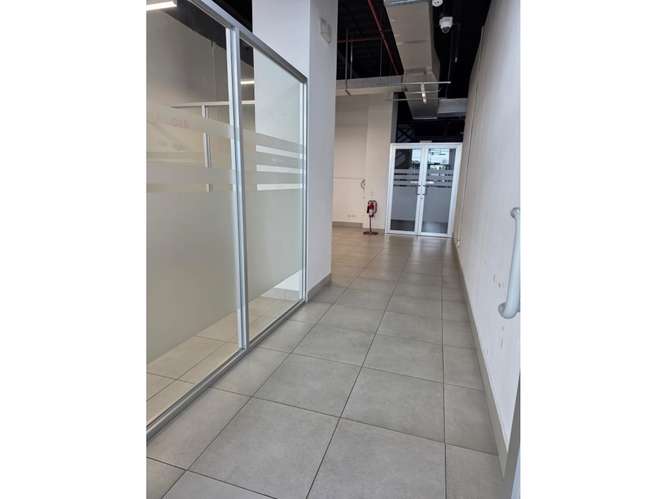 SE ALQUILA OFIBODEGA PLAZA DEL ESTE CENTER 398M DIVISIONES 2 NIVELES