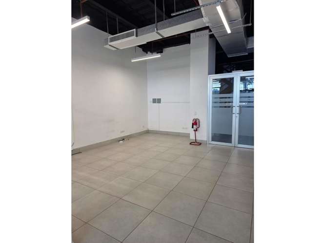 SE ALQUILA OFIBODEGA PLAZA DEL ESTE CENTER 398M DIVISIONES 2 NIVELES