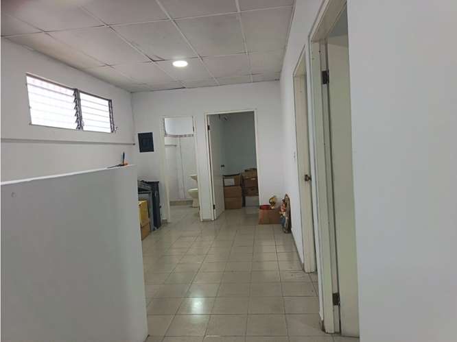 SE VENDE OFICINA PLAZA DEL ESTE CENTER LLANO BONITO 100M DIVISIONES