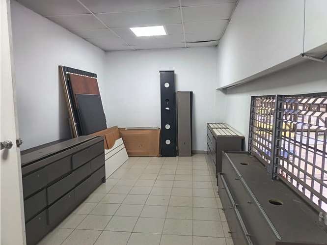 SE VENDE OFICINA PLAZA DEL ESTE CENTER LLANO BONITO 100M DIVISIONES
