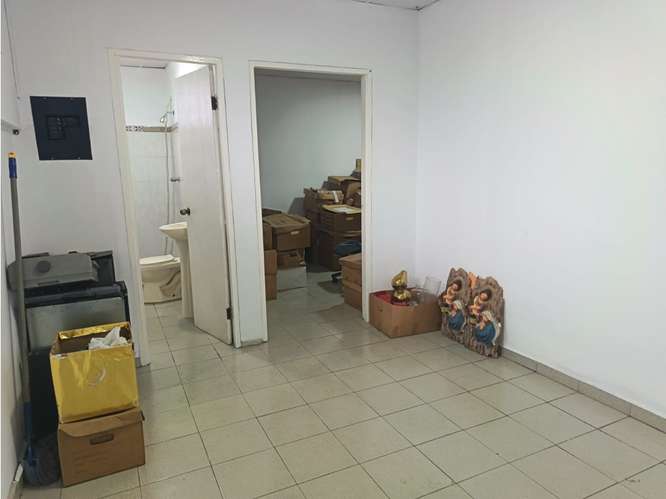 SE VENDE OFICINA PLAZA DEL ESTE CENTER LLANO BONITO 100M DIVISIONES