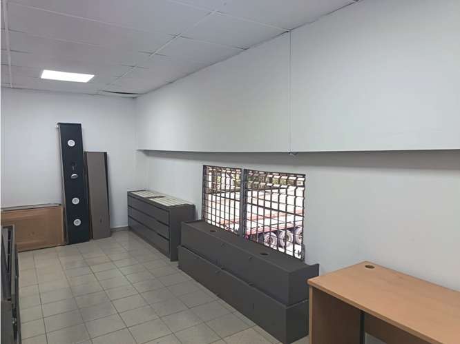 SE VENDE OFICINA PLAZA DEL ESTE CENTER LLANO BONITO 100M DIVISIONES