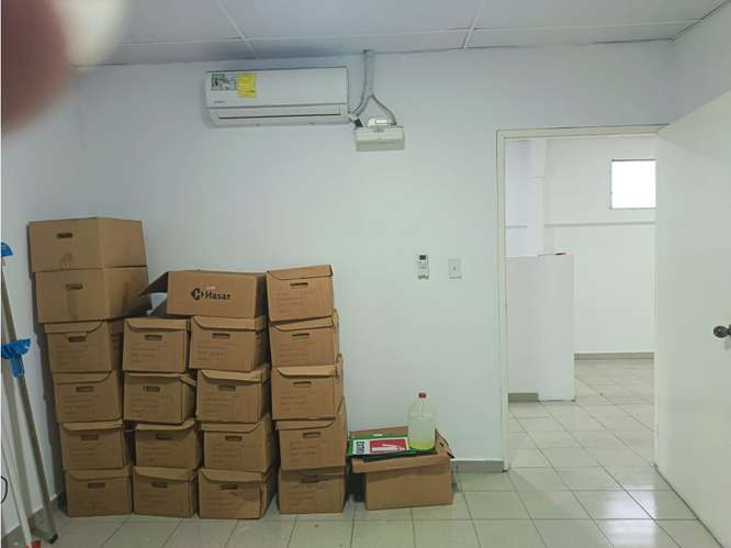 SE VENDE OFICINA PLAZA DEL ESTE CENTER LLANO BONITO 100M DIVISIONES