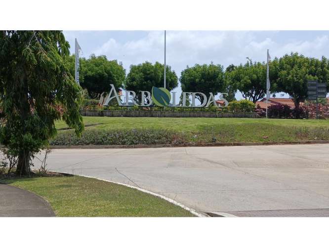 SE VENDE HERMOSA CASA 170M EN ARBOLEDAS LOS OLMOS CON ZONAS VERDES - Imagen 8