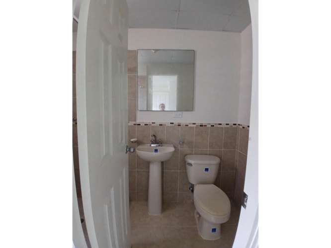 SE VENDE HERMOSA CASA 170M EN ARBOLEDAS LOS OLMOS CON ZONAS VERDES - Imagen 6