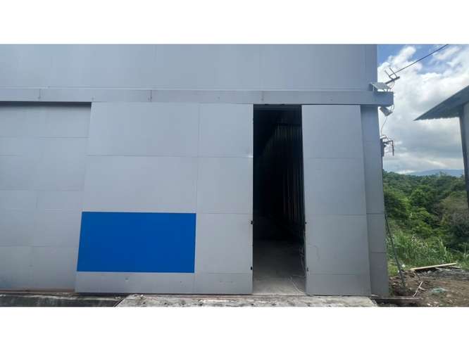 LAS MAÑANITAS / PARQUE INDUSTRIAL / 200M / GALERA COMERCIAL
