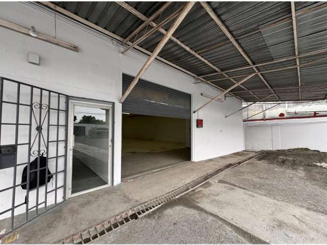 24 DE DICIEMBRE / GALERA COMERCIAL / CON OFICINA /  2014M - Imagen 5