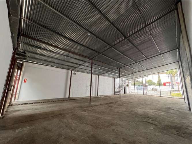 24 DE DICIEMBRE / GALERA COMERCIAL / CON OFICINA /  2014M - Imagen 11