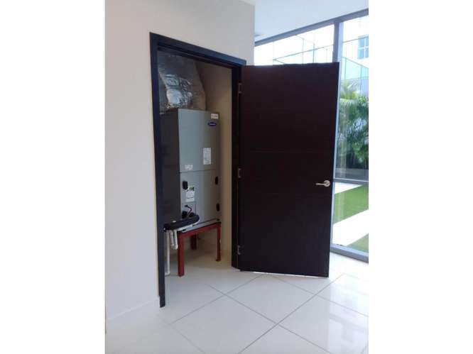 OFICINA  / COSTA DEL ESTE / BOULEVARD DEL ESTE / 125M2 /VIA PRINCIPAL