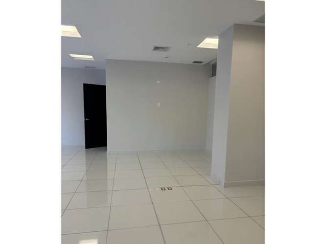 OFICINA  / COSTA DEL ESTE / BOULEVARD DEL ESTE / 125M2 /VIA PRINCIPAL