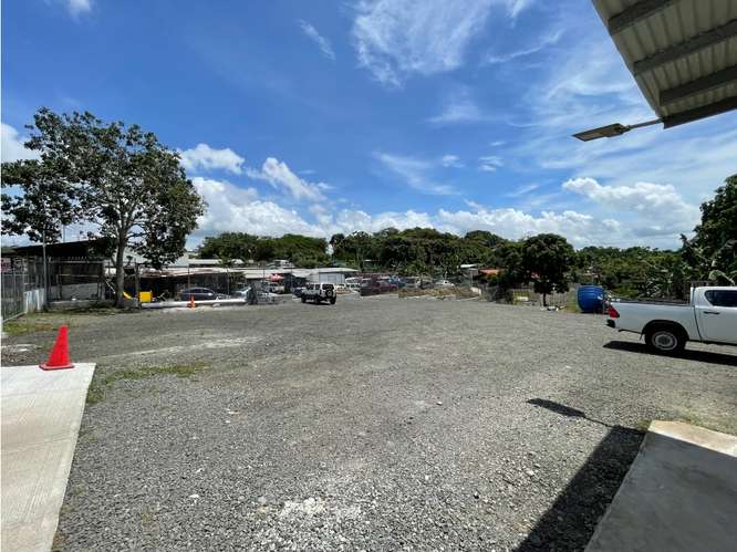TERRENO / CHORRERA / 1800M / PLANO / SOBRE VIA ASFALTADA / INVERSIÓN