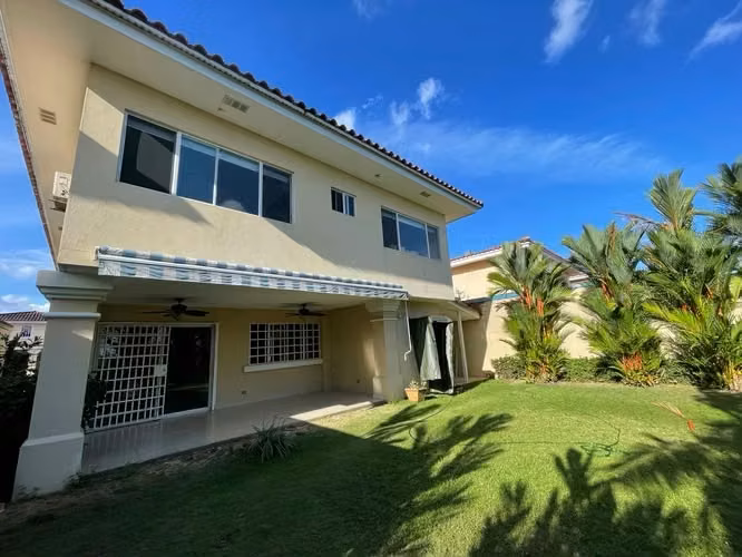 Alquiler de casa en Brisas del Golf 