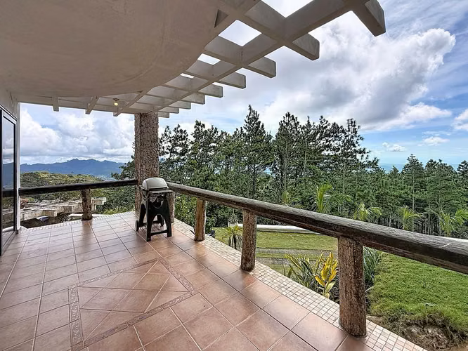 Casa en venta en Altos del María – Vista a la montaña | 3 niveles