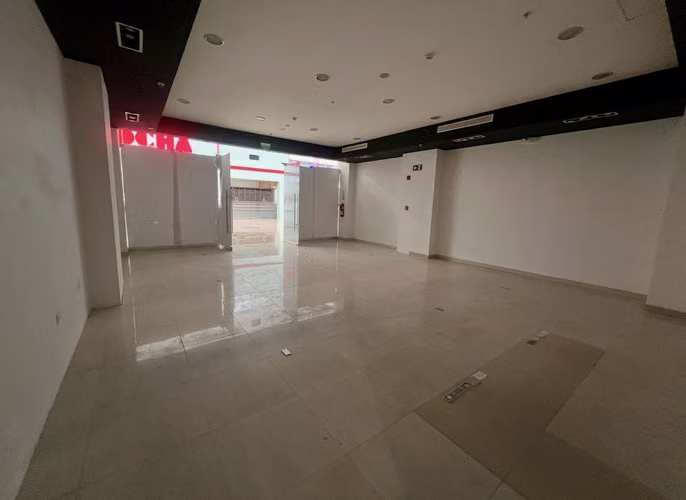 Local Comercial en Westland Mall ¡Listo para Ocupar al frente Farmacias Arrocha! - Imagen 15